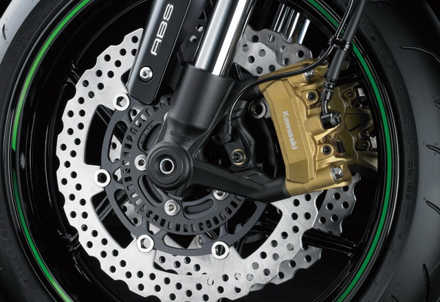 Новая тормозная система Kawasaki Z1000 с радиальными скобами и 310 мм дисками, а также ABS в базе Новая тормозная система Kawasaki Z1000 с радиальными скобами и 310 мм дисками, а также ABS в базе