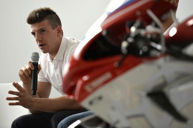 Клаудио Корти, пилот MV Agusta RC в World Superbike Клаудио Корти, пилот MV Agusta RC в World Superbike
