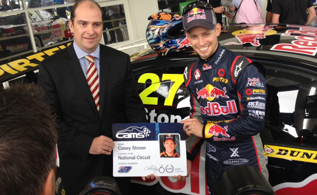 В V8 Supercars: слишком много внимания В V8 Supercars: слишком много внимания