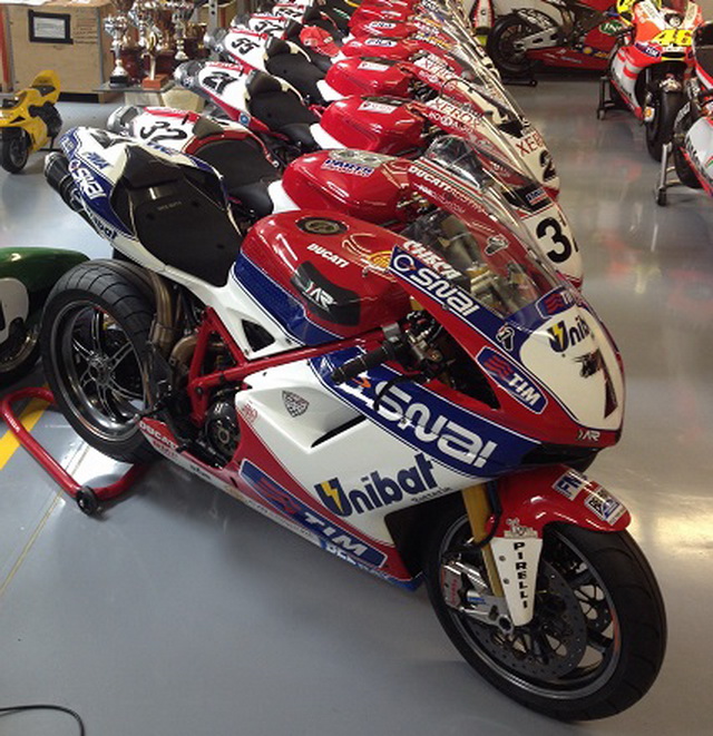 Ducati 1098 Карлоса Чеки, выигравший чемпионат WSBK в 2011 Ducati 1098 Карлоса Чеки, выигравший чемпионат WSBK в 2011