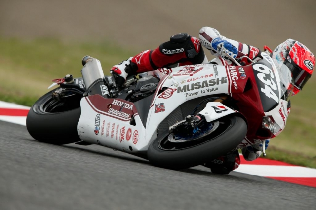 Ван дер Марк лидирует в Suzuka 8 Hours Ван дер Марк лидирует в Suzuka 8 Hours