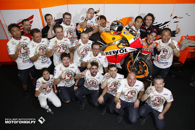 Марк Маркес воссоединился со своей прежней командой, выиграв чемпионат MotoGP в 2013 году Марк Маркес воссоединился со своей прежней командой, выиграв чемпионат MotoGP в 2013 году