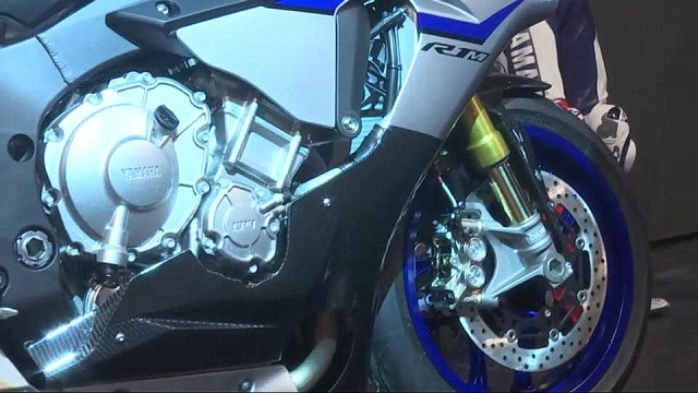 Yamaha R1M ближе к M1 по стилю Yamaha R1M ближе к M1 по стилю