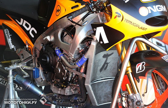 Шасси Harris для двигателя Yamaha YZR-M1 мотоцикла Колина Эдвардса - безуспешный проект Forward Racing Шасси Harris для двигателя Yamaha YZR-M1 мотоцикла Колина Эдвардса - безуспешный проект Forward Racing