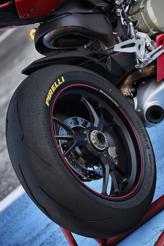 Ducati 1299 Panigale будут оснащаться шинами Pirelli DIABLO Supercorsa SP прямо на заводе Ducati 1299 Panigale будут оснащаться шинами Pirelli DIABLO Supercorsa SP прямо на заводе