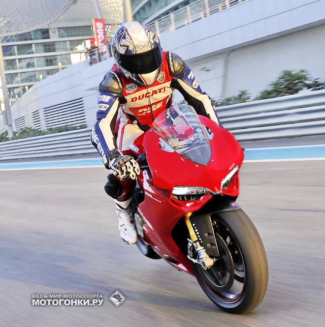 Бейлисс в отличной физической форме. Он был одним из разработчиков 1199 Panigale, участвовал в его тестах и всех презентациях. Бейлисс в отличной физической форме. Он был одним из разработчиков 1199 Panigale, участвовал в его тестах и всех презентациях.