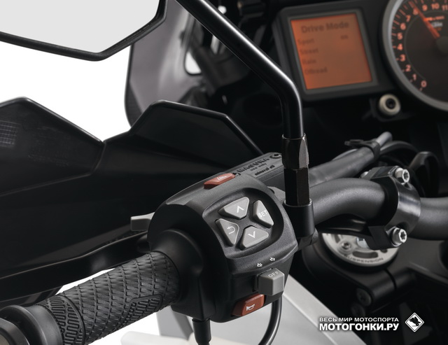 Ставший родным пульт управления MTC и бортовым компьютером KTM Adventure: здесь все точно так же, как у 1190 и 1050 Ставший родным пульт управления MTC и бортовым компьютером KTM Adventure: здесь все точно так же, как у 1190 и 1050