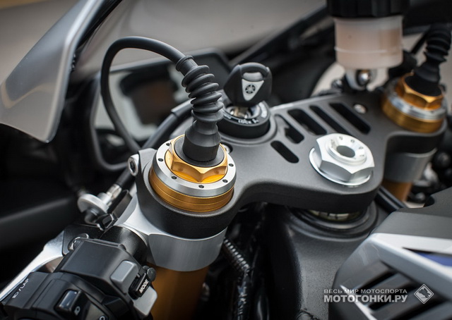 Yamaha R1M оснащена электронно контролируемой подвеской Ohlins Yamaha R1M оснащена электронно контролируемой подвеской Ohlins
