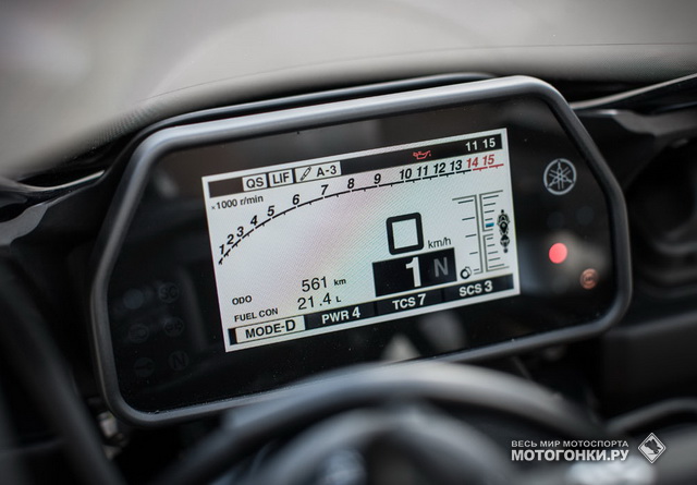 Yamaha R1/R1M: PlayStation - полностью управляемая контрольная панель мотоцикла: Street Mode наверху, Race Mode внизу Yamaha R1/R1M: PlayStation - полностью управляемая контрольная панель мотоцикла: Street Mode наверху, Race Mode внизу