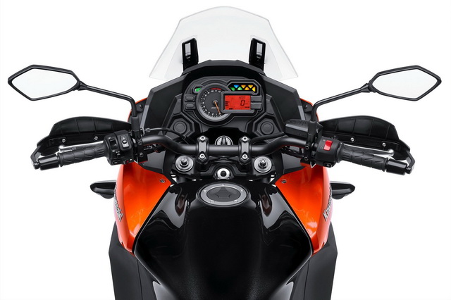 За рулем Kawasaki Versys 1000 LT напоминает полноценного туриста, каковым он, по сути, и является За рулем Kawasaki Versys 1000 LT напоминает полноценного туриста, каковым он, по сути, и является