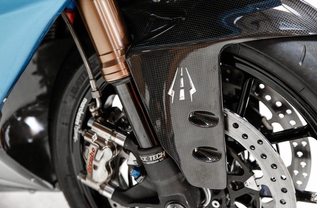 Front-end Lightning LS-218: Ohlins FGR и Brembo GP4 Front-end Lightning LS-218: Ohlins FGR и Brembo GP4