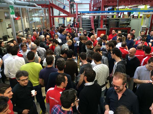 В штаб-квартире Ducati Corse в Борго-Панигале сегодня большой праздник В штаб-квартире Ducati Corse в Борго-Панигале сегодня большой праздник