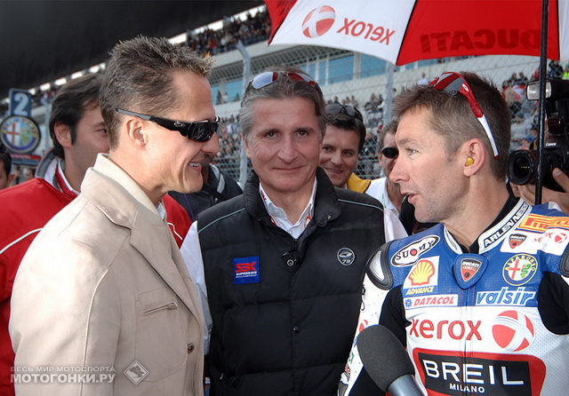 Трой Бейлисс и Михаэль Шумахер на стартовой решетке WSBK, затем они встретятся на Race of Champions Трой Бейлисс и Михаэль Шумахер на стартовой решетке WSBK, затем они встретятся на Race of Champions