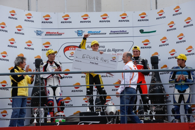 Эдгар Понс на подиуме первого раунда CEV Moto2 Эдгар Понс на подиуме первого раунда CEV Moto2