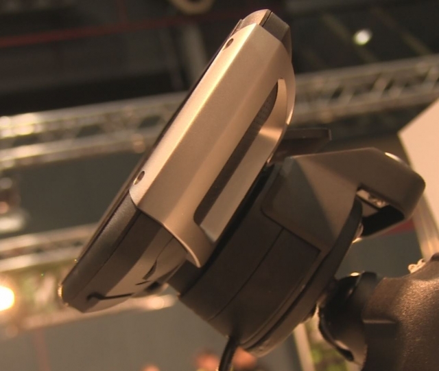 TOMTOM Rider 400 Sat Nav (2015) и его кредл с креплением TOMTOM Rider 400 Sat Nav (2015) и его кредл с креплением