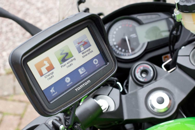 TOMTOM Rider II (2013) - одна из самых удобных систем навигации для мотоциклов всех времен... была, до появления RIDER 400 TOMTOM Rider II (2013) - одна из самых удобных систем навигации для мотоциклов всех времен... была, до появления RIDER 400