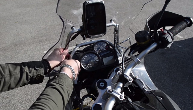 TOMTOM Rider 400 Sat Nav (2015) сделан, в том числе, для мотоциклов BMW: подключить его к бортовой сети - это 30 секунд! TOMTOM Rider 400 Sat Nav (2015) сделан, в том числе, для мотоциклов BMW: подключить его к бортовой сети - это 30 секунд!