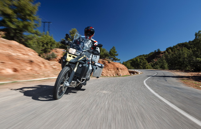 Извилистые дороги, не важно, какого качества, доставят пилоту BMW F 800 GS массу удовольствий! Извилистые дороги, не важно, какого качества, доставят пилоту BMW F 800 GS массу удовольствий!