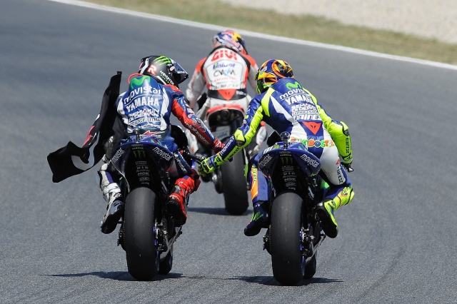 Хорхе и Валентино - два явных претендентов на титул MotoGP в 2015 году, и в Yamaha знали, что так и будет... еще зимой Хорхе и Валентино - два явных претендентов на титул MotoGP в 2015 году, и в Yamaha знали, что так и будет... еще зимой