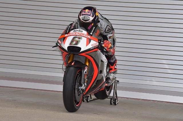 Немецкий Speedweek представил сегодня утром первые фотографии Брадля в цветах Aprilia Немецкий Speedweek представил сегодня утром первые фотографии Брадля в цветах Aprilia