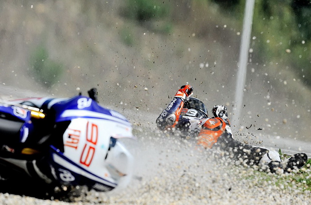 CzechGP, 2009: Лоренцо улетает в гравий 3-го поворота CzechGP, 2009: Лоренцо улетает в гравий 3-го поворота