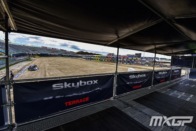 Первые фото с искусственной трассы для мотокросса, построенной прямо поверх TT Assen Circuit Первые фото с искусственной трассы для мотокросса, построенной прямо поверх TT Assen Circuit