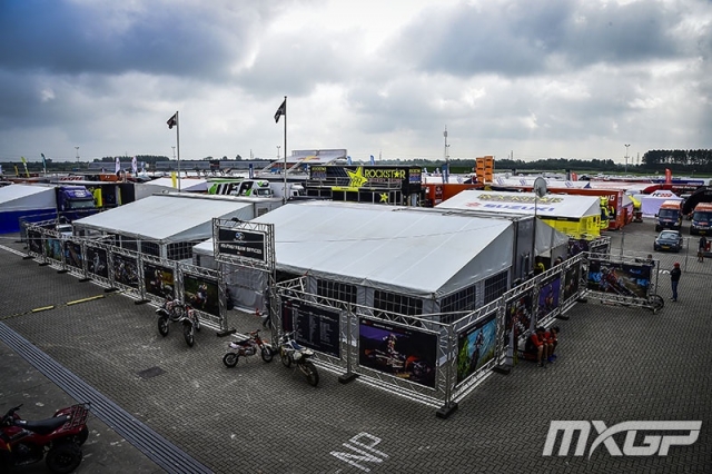 Первые фото с искусственной трассы для мотокросса, построенной прямо поверх TT Assen Circuit Первые фото с искусственной трассы для мотокросса, построенной прямо поверх TT Assen Circuit