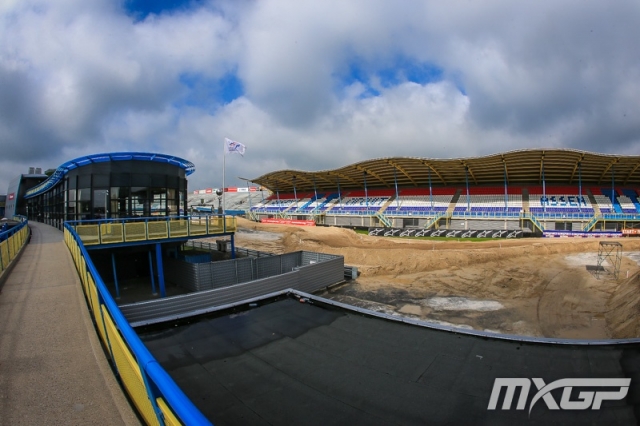Первые фото с искусственной трассы для мотокросса, построенной прямо поверх TT Assen Circuit Первые фото с искусственной трассы для мотокросса, построенной прямо поверх TT Assen Circuit