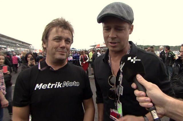 Брэд Питт: вместе с режиссером HITTING THE APEX Марком Нилом на MotoGP в Сильверстоуне Брэд Питт: вместе с режиссером HITTING THE APEX Марком Нилом на MotoGP в Сильверстоуне
