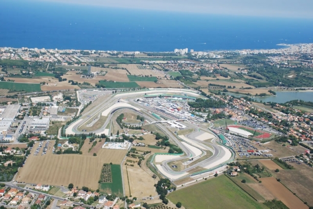 Автодром Misano World Circuit видно с Горы в хороший объектив Автодром Misano World Circuit видно с Горы в хороший объектив