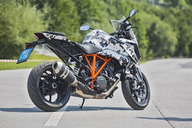 KTM 1290 Super Duke GT (2016) - типа шпионский фотки KTM 1290 Super Duke GT (2016) - типа шпионский фотки