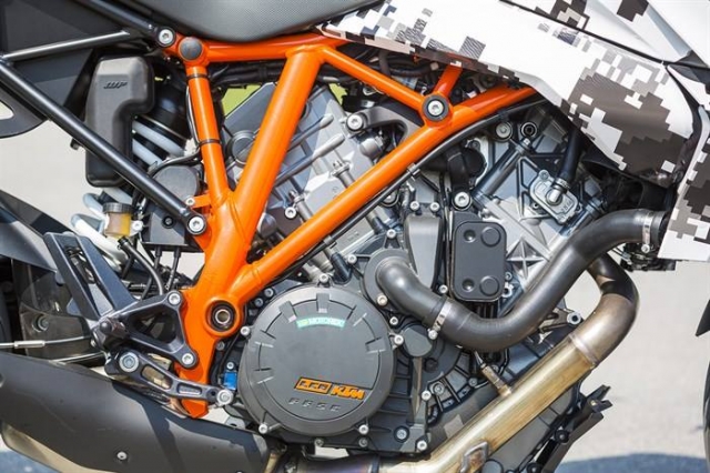 KTM 1290 Super Duke GT (2016) - типа шпионский фотки KTM 1290 Super Duke GT (2016) - типа шпионский фотки