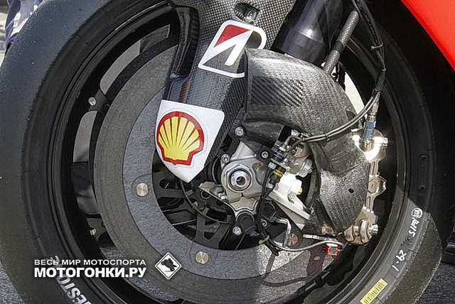 Аэродинамические надстройки на Ducati Desmosedici заводской команды MotoGP Аэродинамические надстройки на Ducati Desmosedici заводской команды MotoGP