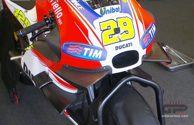 Двойные закрылки на Ducati Desmosedici GP15 Андреа Янноне в Мотеги Двойные закрылки на Ducati Desmosedici GP15 Андреа Янноне в Мотеги