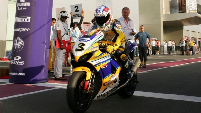 Катар, Losail International Circuit: 2007 год - Макс Бьяджи покидает пит-лейн Катар, Losail International Circuit: 2007 год - Макс Бьяджи покидает пит-лейн