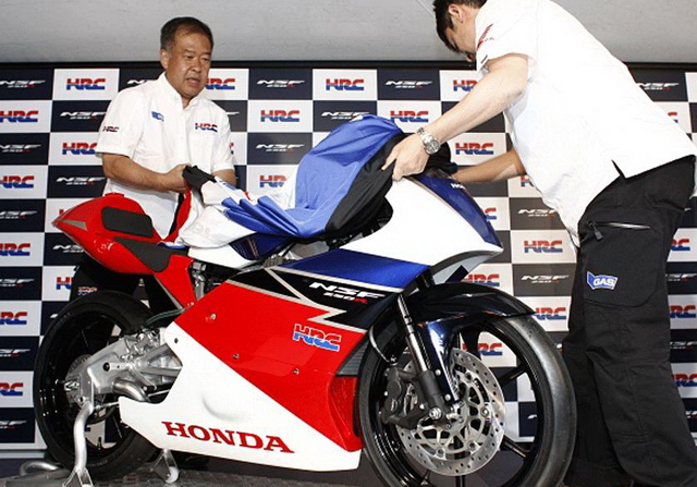 На презентации Honda NSF250R - простой и доступный мотоцикл для Moto3 На презентации Honda NSF250R - простой и доступный мотоцикл для Moto3