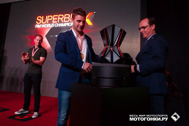 Джонатан Рэй доминировал в сезоне WSBK 2015 года и принес Kawasaki Кубок Конструкторов Джонатан Рэй доминировал в сезоне WSBK 2015 года и принес Kawasaki Кубок Конструкторов