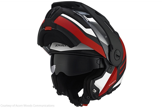 Мотошлем Schuberth E1 - первый в своем сегменте модуляр для туризма Мотошлем Schuberth E1 - первый в своем сегменте модуляр для туризма