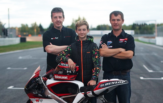 Никита и Павел Калинины на этапе RSBK в Moscow Raceway вместе с Андреем Марцевичем (слева), MotoRRika Никита и Павел Калинины на этапе RSBK в Moscow Raceway вместе с Андреем Марцевичем (слева), MotoRRika