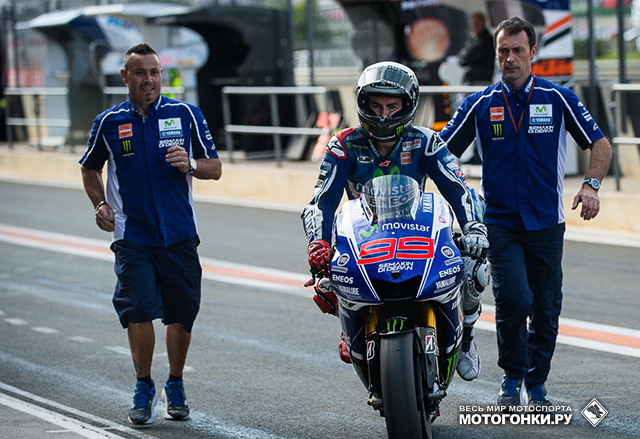 Гран-При Валенсии 2014, MotoGP: Лоренцо возвращается на пит-лейн, чтобы сменить слики на wet tyres Гран-При Валенсии 2014, MotoGP: Лоренцо возвращается на пит-лейн, чтобы сменить слики на wet tyres