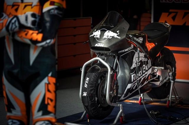 Тесты прототипа MotoGP KTM RC16 в Red Bull Ring с Алексом Хофманном на борту Тесты прототипа MotoGP KTM RC16 в Red Bull Ring с Алексом Хофманном на борту