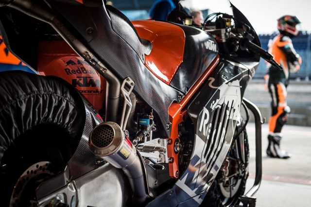 Тесты прототипа MotoGP KTM RC16 в Red Bull Ring с Алексом Хофманном на борту Тесты прототипа MotoGP KTM RC16 в Red Bull Ring с Алексом Хофманном на борту