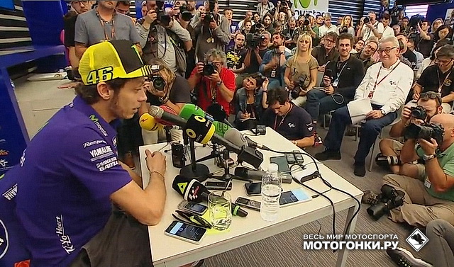 В госпиталити Movistar Yamaha MotoGP такого количества журналистов и фотографов еще не видели В госпиталити Movistar Yamaha MotoGP такого количества журналистов и фотографов еще не видели