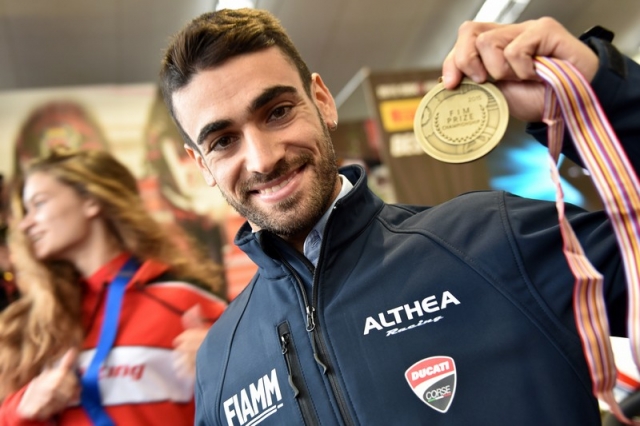 Рафаэль Де Роса - 3-й в FIM Superstock-1000 World Cup по итогам 2015 года - продолжит работу с Althea и будет бороться за титул Рафаэль Де Роса - 3-й в FIM Superstock-1000 World Cup по итогам 2015 года - продолжит работу с Althea и будет бороться за титул
