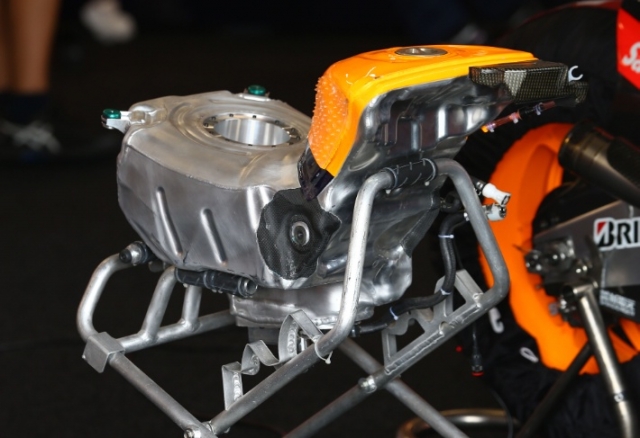 Топливный бак Honda RC213V (2015) Топливный бак Honda RC213V (2015)
