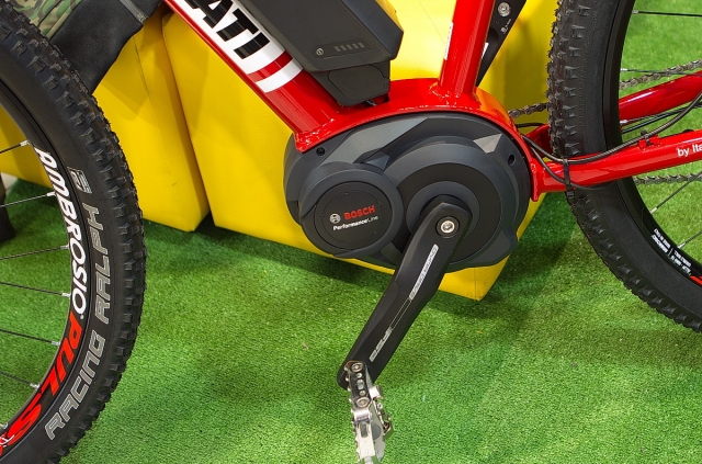Центральный мотор Bosch 36В мощностью 250Вт способен разогнать велосипед Ducati до 25 км/ч Центральный мотор Bosch 36В мощностью 250Вт способен разогнать велосипед Ducati до 25 км/ч