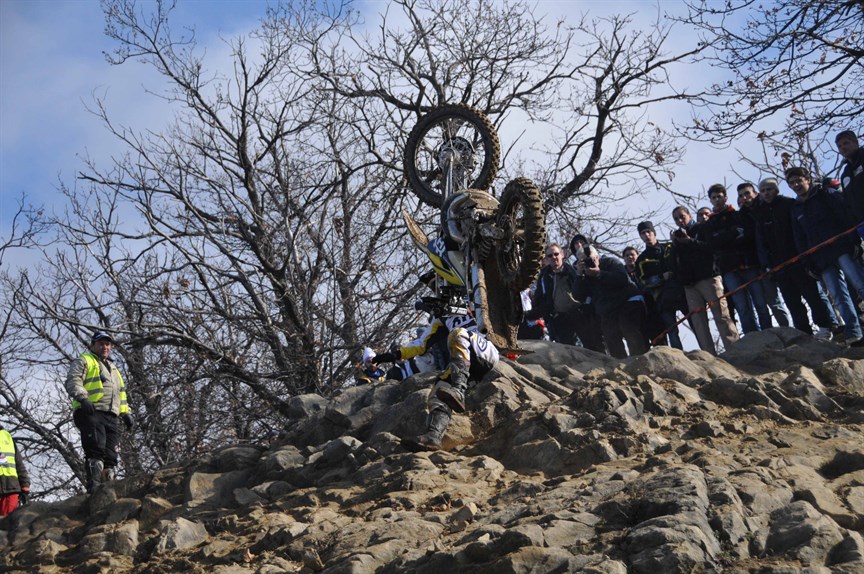 Пилотам Husqvarna пришлось нелегко: Йонг буквально летал на своем легком Sherco Пилотам Husqvarna пришлось нелегко: Йонг буквально летал на своем легком Sherco