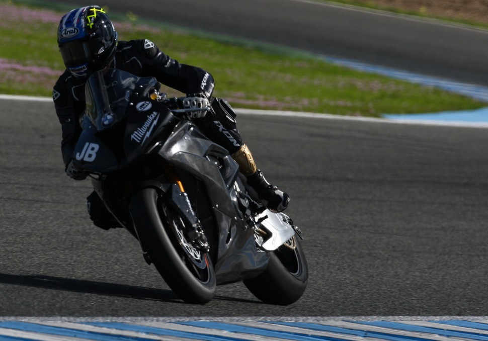 Джош Брукс на тестах в Испании - Milwaukee BMW в World Superbike Джош Брукс на тестах в Испании - Milwaukee BMW в World Superbike