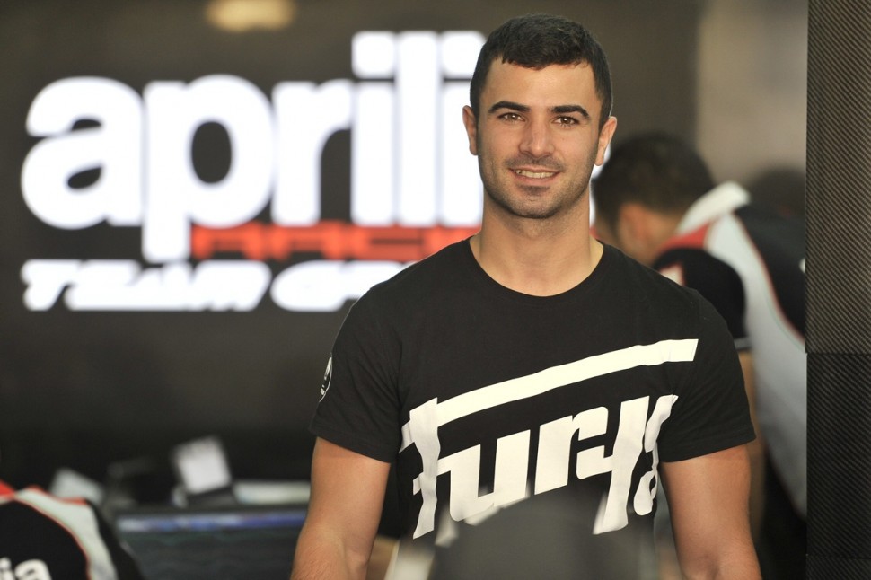 Француз Майк ди Мельо в 2016 году будет работать на Aprilia Racing в качестве тест-пилота вместе с Сэмом Лоусом Француз Майк ди Мельо в 2016 году будет работать на Aprilia Racing в качестве тест-пилота вместе с Сэмом Лоусом