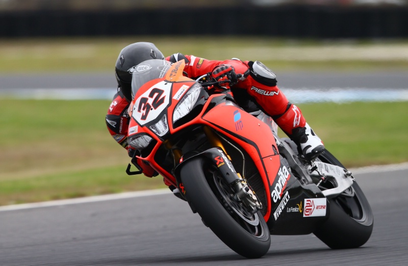 Лоренцо Савадори впервые в Phillip Island, но на RSV4 он пока быстрее, чем опытный Де Анжелис Лоренцо Савадори впервые в Phillip Island, но на RSV4 он пока быстрее, чем опытный Де Анжелис